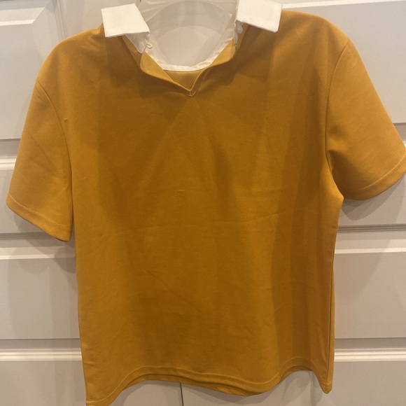 Gold blouse with pearls on the tip of the collar✨ - Picture 3 of 4